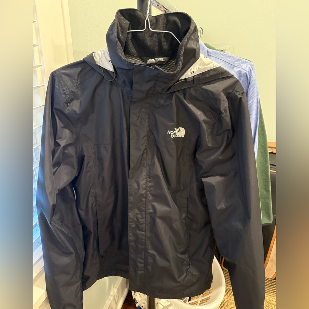 Black Men’s North Face Rainjacket